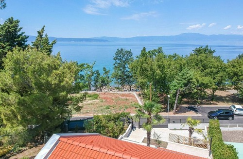 Njivice House | Beautiful private villa for 4 guests with WIFI, A/C, TV and terrace