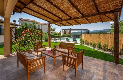 Viskovo House | Beautiful private villa for 8 guests with A/C, private pool, WIFI, TV, terrace and panoramic view
