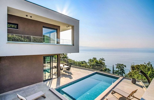 Medveja Villa | Beautiful private villa for 8 people with A/C, private pool, WIFI, TV and terrace