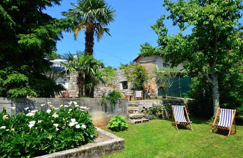 Opric House | Beautiful private villa for 3 guests with hot tub, A/C, WIFI, TV, terrace, pets allowed and park...