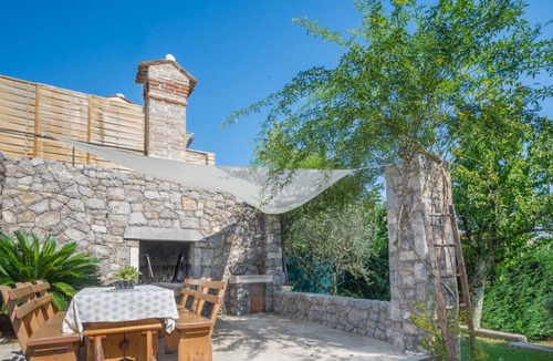Opric House | Beautiful private villa for 3 guests with hot tub, A/C, WIFI, TV, terrace, pets allowed and park...