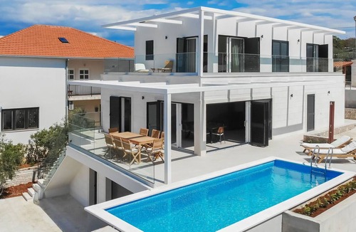 Necujam House | Beautiful private villa for 8 guests with private pool, WIFI, A/C, TV, terrace and pets allowed