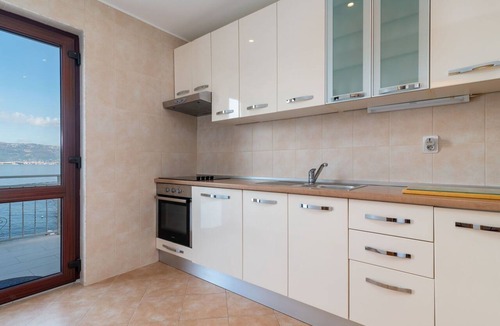 Municipality of Trogir House | Beautiful private villa for 10 guests with A/C, WIFI, TV and terrace