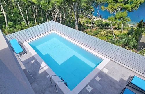 Splitska Villa | Beautiful private villa for 6 people with A/C, private pool, WIFI, TV and terrace