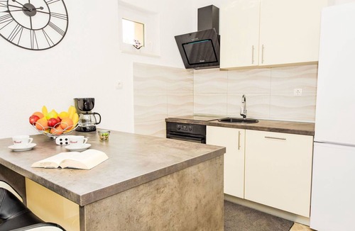 Benkovac House | Beautiful private villa for 6 people with WIFI, private pool, A/C, TV and terrace