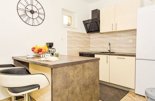 Benkovac House | Beautiful private villa for 6 people with WIFI, private pool, A/C, TV and terrace