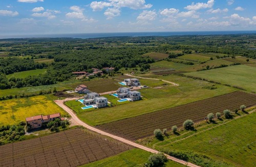 Nova Vas Villa | Beautiful private villa with WIFI, private pool, A/C, hot tub, TV, terrace and pets allowed