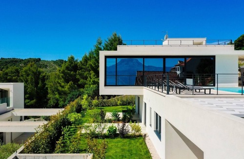 Sutivan Villa | Beautiful Villa Adriatis with pool in Brač, BBQ, family