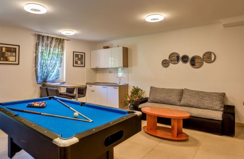 Pobri House | Beautiful villa for 10 guests with hot tub, A/C, WIFI, private pool, TV and patio