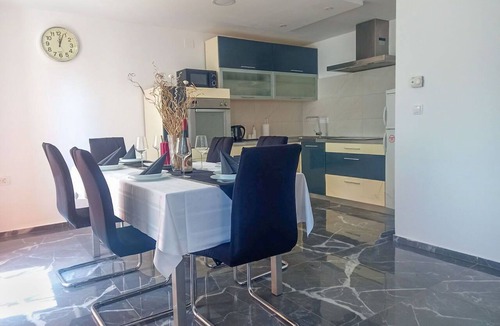 Jurdani House | Beautiful villa for 5 people with WIFI, TV, balcony, pets allowed and panoramic view