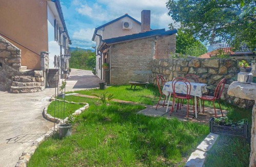 Jurdani House | Beautiful villa for 5 people with WIFI, TV, balcony, pets allowed and panoramic view