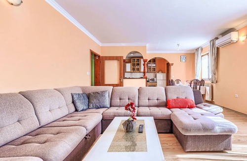 Rakotule House | Beautiful villa for 5 people with A/C, WIFI, private pool, TV, terrace and pets allowed