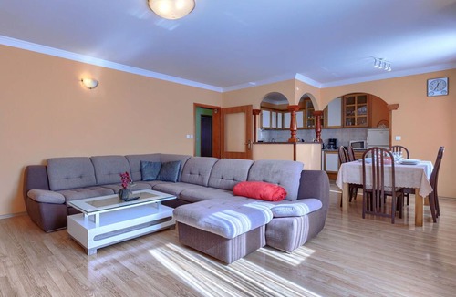 Rakotule House | Beautiful villa for 5 people with A/C, WIFI, private pool, TV, terrace and pets allowed