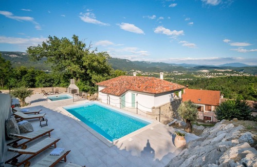 Buzet House | Beautiful villa for 6 guests with WIFI, A/C, private pool, TV and terrace
