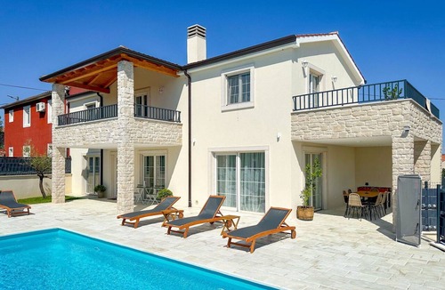 Nova Vas House | Beautiful villa for 6 people with WIFI, private pool, A/C, TV, terrace and pets allowed