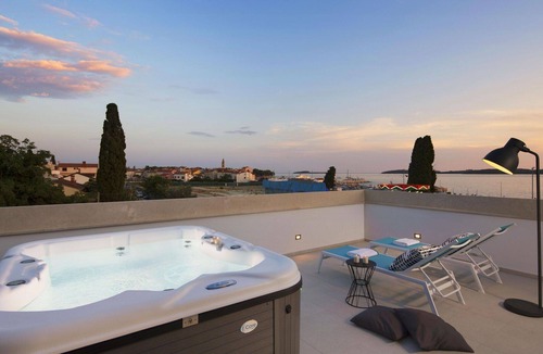 Fazana Villa | Beautiful villa for 7 guests with WIFI, A/C, hot tub, TV and terrace