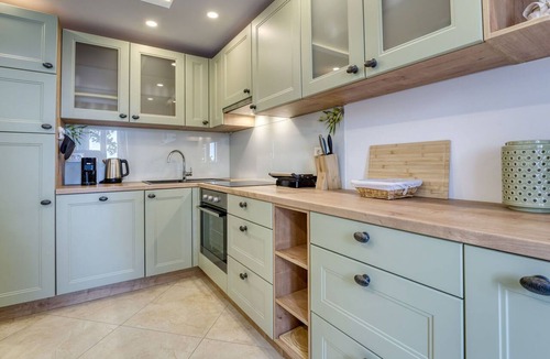 Volosko House | Beautiful villa for 8 guests with A/C, WIFI, TV, terrace and pets allowed