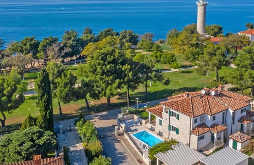 Basanija House | Beautiful villa for 8 guests with WIFI, A/C, private pool, TV and terrace
