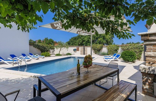 Nova Vas House | Beautiful villa for 8 guests with A/C, private pool, WIFI, TV and terrace