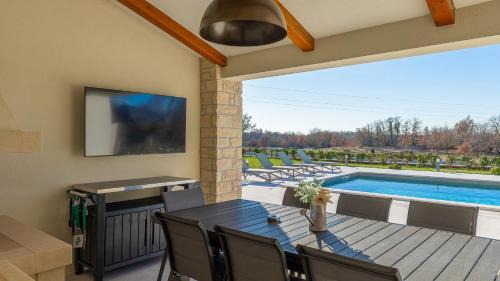 Tinjan Villa | Beautiful villa Jurasi with outdoor pool in Tinjan