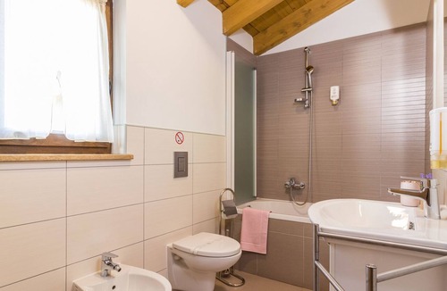 Jursici House | Beeindruckende Luxusvilla mit beheiztem Privatpool by Interhome