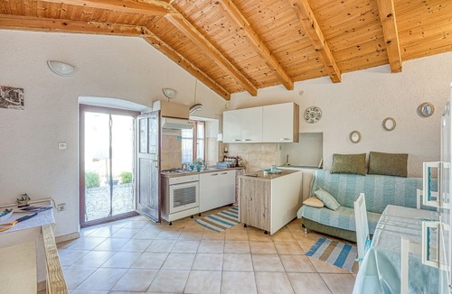 Beli Apartment | Beli Old Town 2BR Apartment/w Terrace, Beli, Croatia