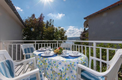Kuciste Apartment | Bella Perna 2-Bedroom Holiday Apartment with Sea-view!