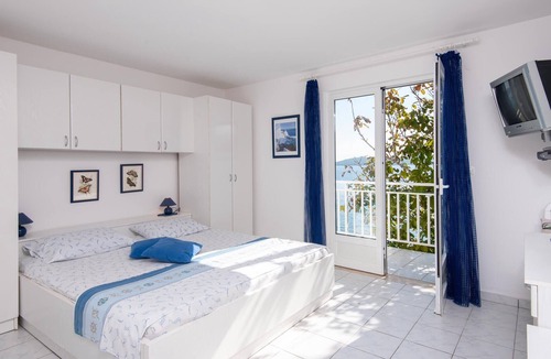 Kuciste Apartment | Bella Perna 2-Bedroom Holiday Apartment with Sea-view!