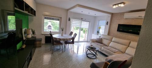 Stranici kod Nove Vasi Apartment | Bella S