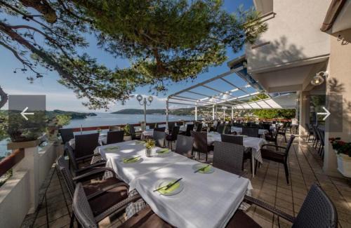 Supetarska Draga Bed & Breakfast | Belveder Deluxe Suite and Rooms