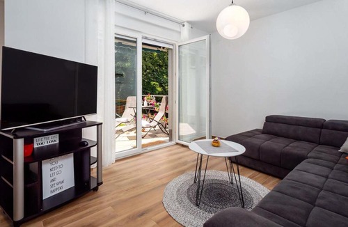 Mucici Apartment | Birdsong Getaway a peaceful, pet-friendly base for exploring