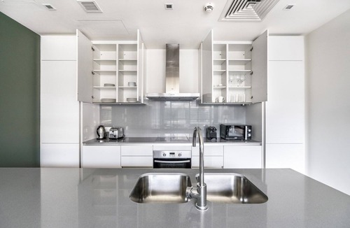 Al Wasl Apartment | Blueground | City Walk, pool, nr Dubai Fountain