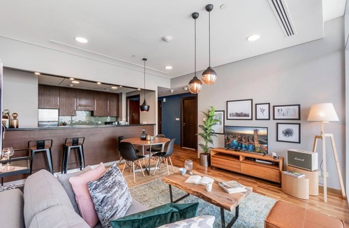 Trade Centre Area Apartment | Blueground | DIFC, pool, nr Dubai Aquarium