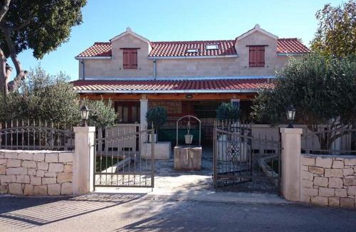 Dol House | Brač Island Holiday Home With Pool And Sea View