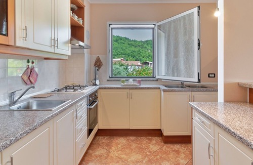 Pagubice House | Brajdice Vacation Home - 5-Bedroom Vacation Home with Pool