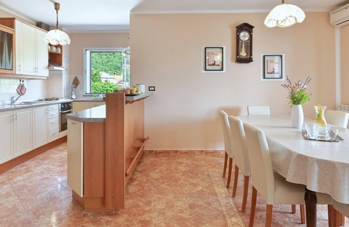 Pagubice House | Brajdice Vacation Home - 5-Bedroom Vacation Home with Pool