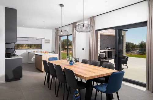Bale Villa | Brand-New 5-BR Villa with Pool & Sauna Retreat