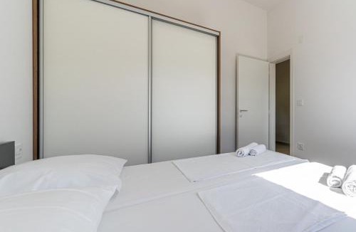 Cres Apartment | Breakaway Apartment