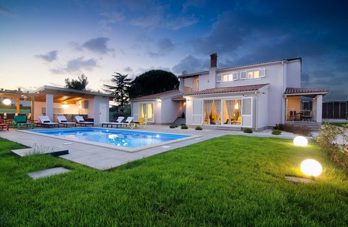 Fazana House | Captain´s House - Riesiger Garten und Beheizter Pool