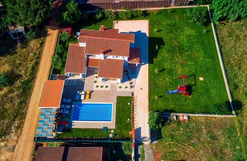 Fazana House | Captain´s House - Riesiger Garten und Beheizter Pool