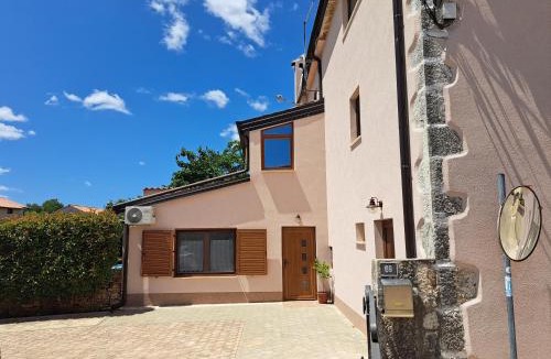 Kastelir House | Casa Mirelia - Holiday home for two with garden and whirlpool
