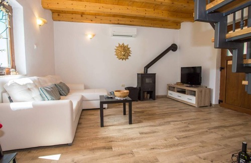 Rakotule House | Casa Ulike, old stone house
