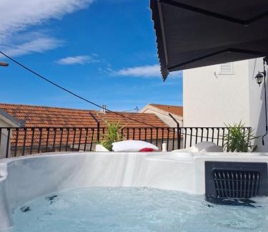 Okrug Donji Villa | -CasaCalla-large terrace and Jacuzzi