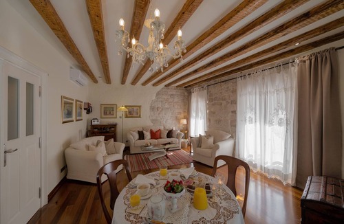 Split Apartment | Central Square "Stone Pearl Heritage" Luxury Suite In The Palace