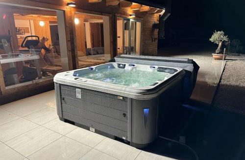 Idrija Villa | Chalet HerMes arT with pool and full privacy