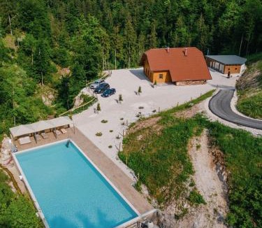 Idrija Villa | Chalet HerMes arT with pool and full privacy