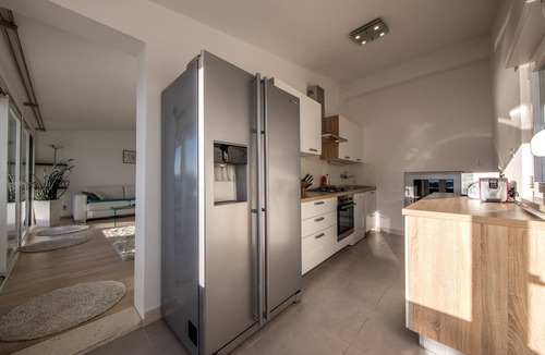 Podstrana House | Charmantes Ferienhaus mit grünem Garten by Interhome