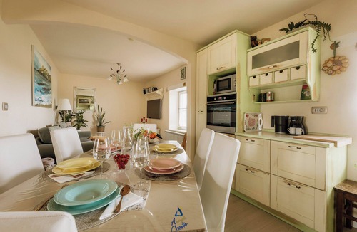 Vardica House | Charming 2-Bedroom Villa for 4 with Pool