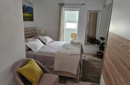 Supetar Apartment | Charming 4* apartment in Supetar's old center