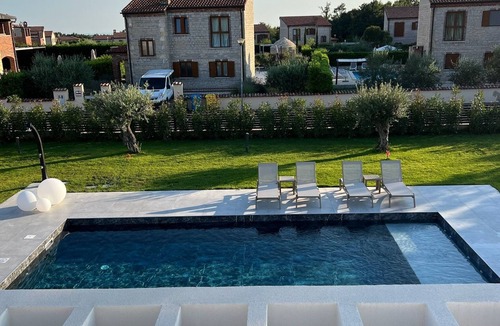 Butkovici Villa | Charming 4-bedroom villa with AC and WiFi in Butkovići
